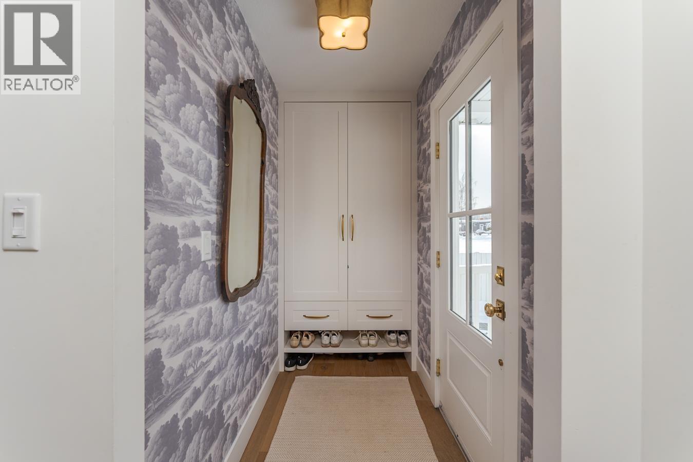 1150 BURDEN STREET - 4