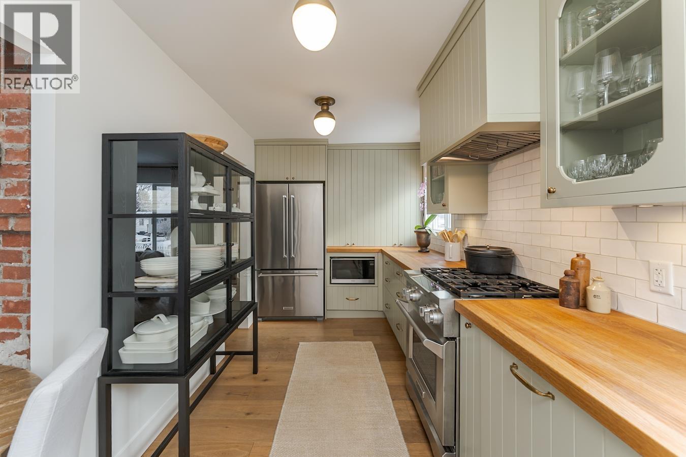 1150 BURDEN STREET - 6