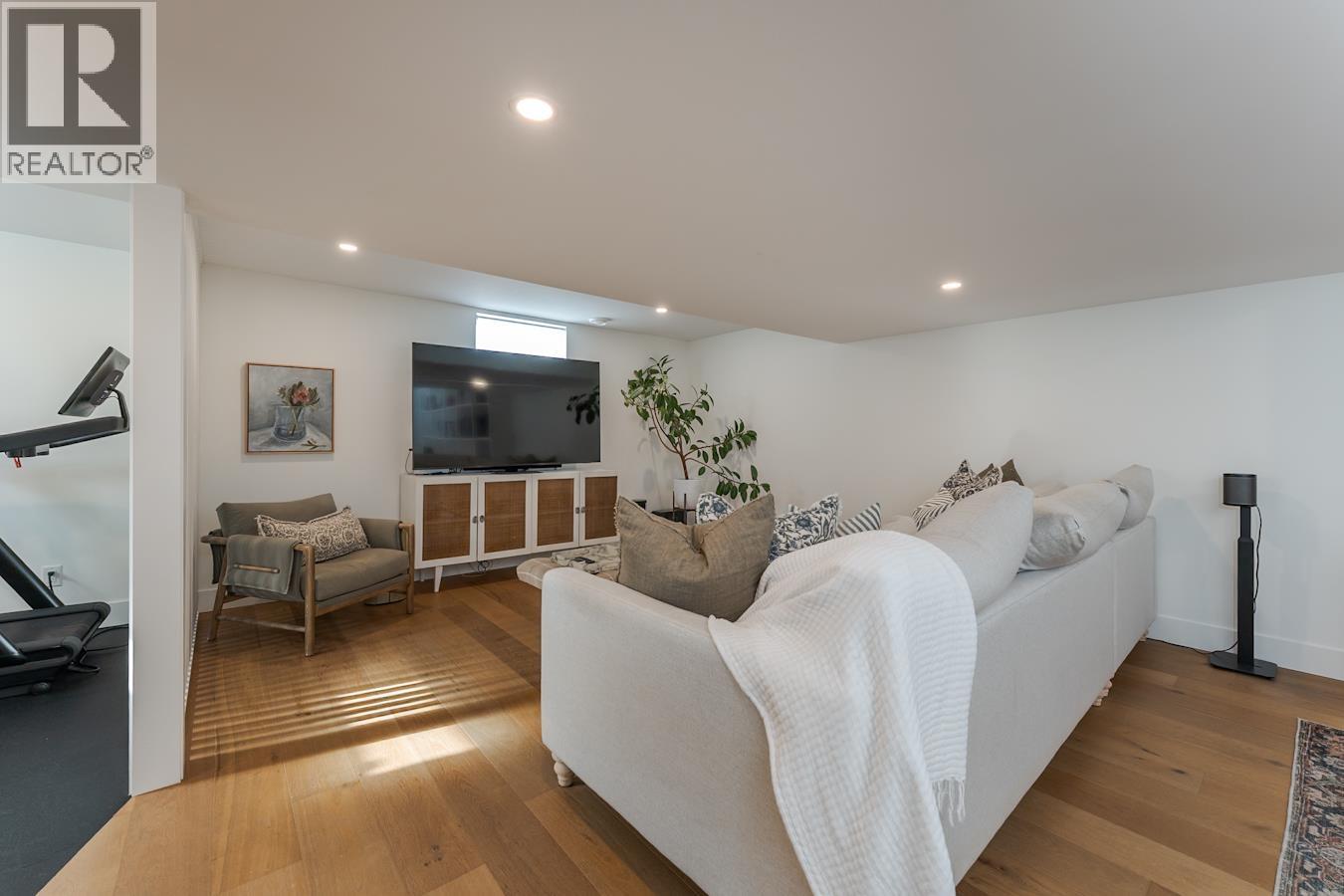 1150 BURDEN STREET - 26