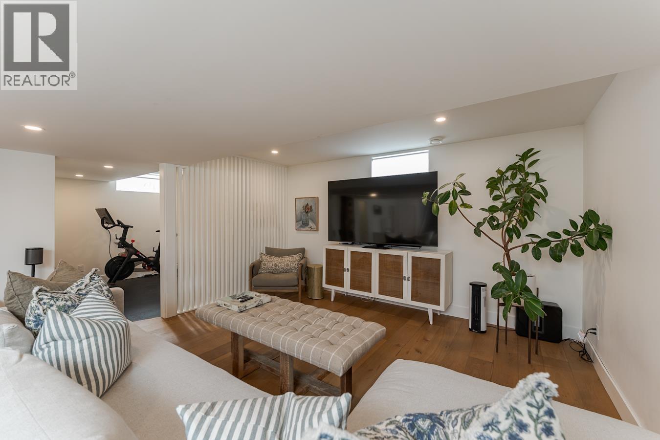 1150 BURDEN STREET - 25