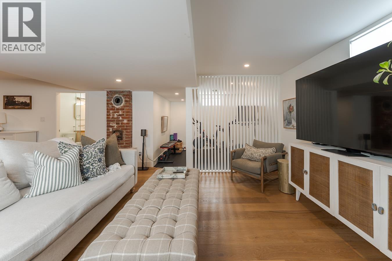 1150 BURDEN STREET - 28