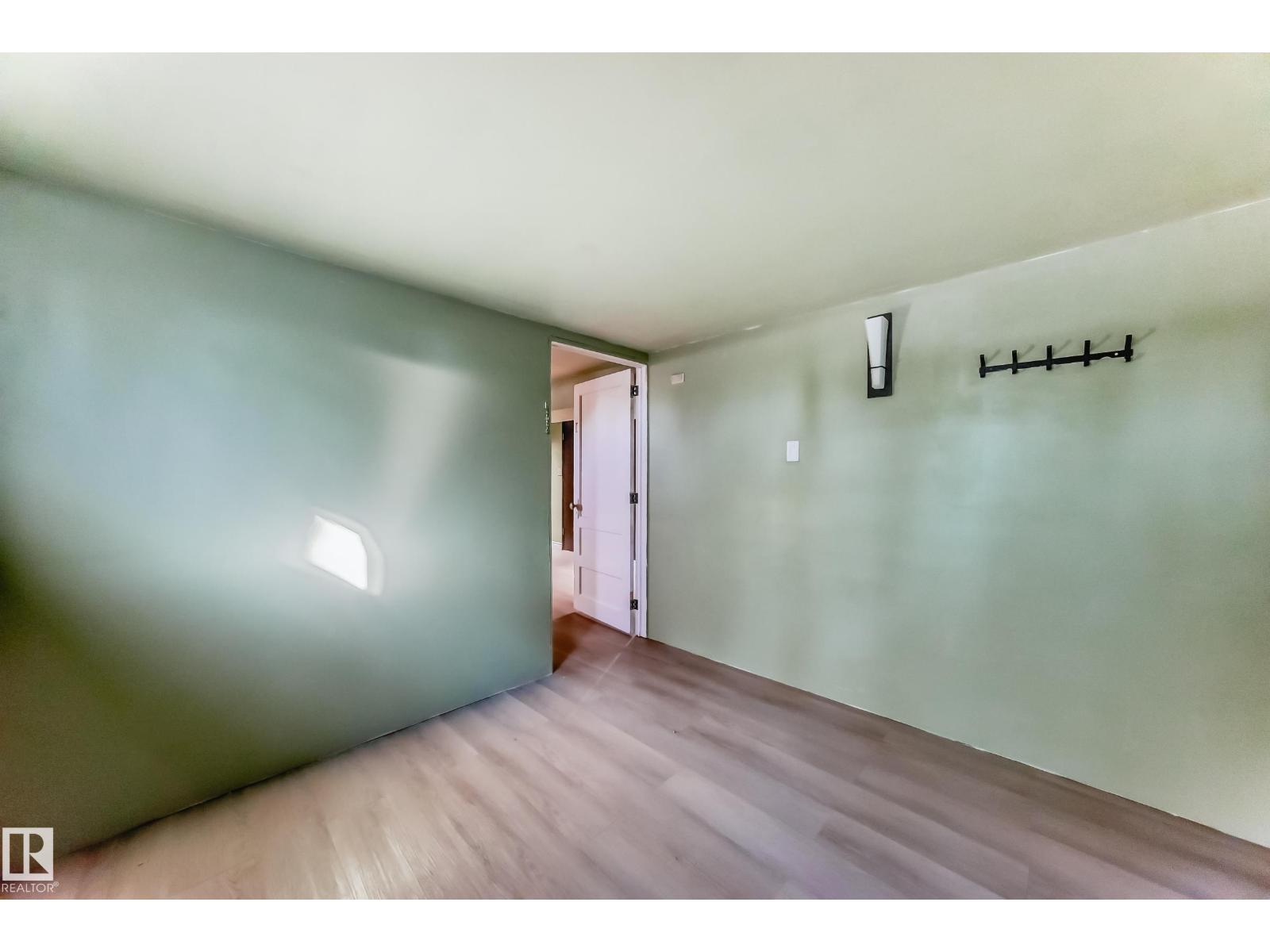 449 JENNIFER HEIL WY - 44