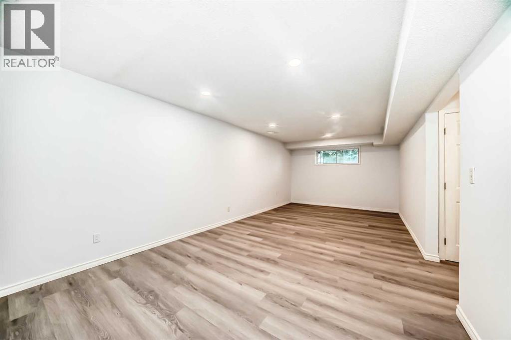 Single Family House Bi-level for Sale in  Bearberry Close NW Beddington Heights Calgary 