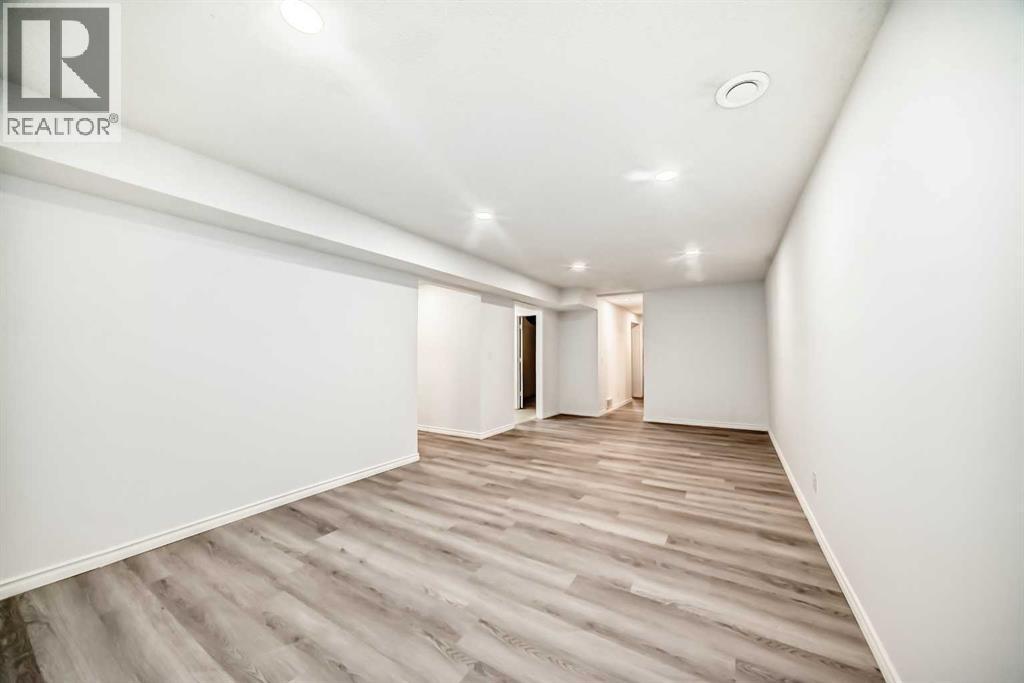 Single Family House Bi-level for Sale in  Bearberry Close NW Beddington Heights Calgary 