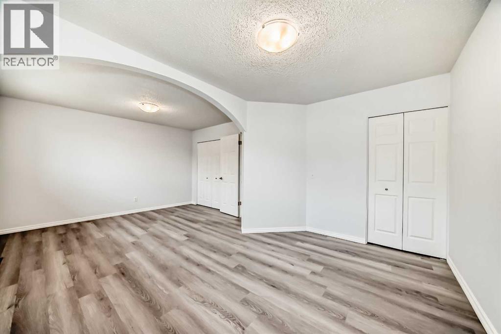 Single Family House Bi-level for Sale in  Bearberry Close NW Beddington Heights Calgary 