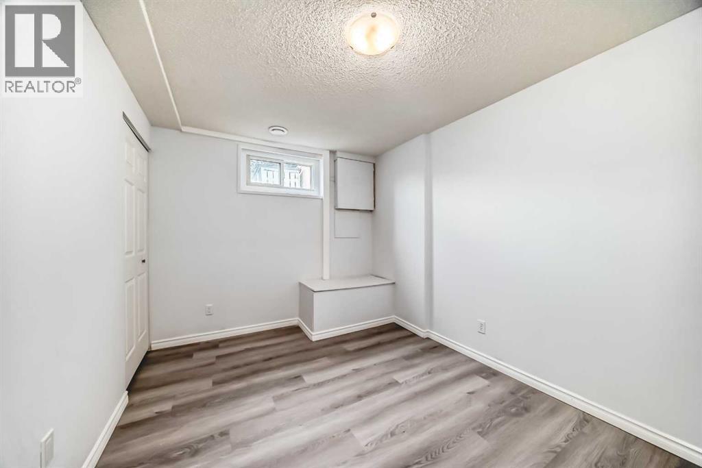 Single Family House Bi-level for Sale in  Bearberry Close NW Beddington Heights Calgary 