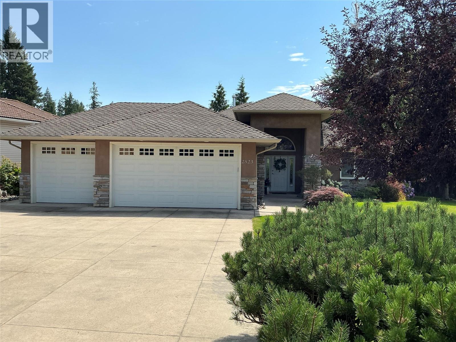  2523 Golf View Crescent, Blind Bay