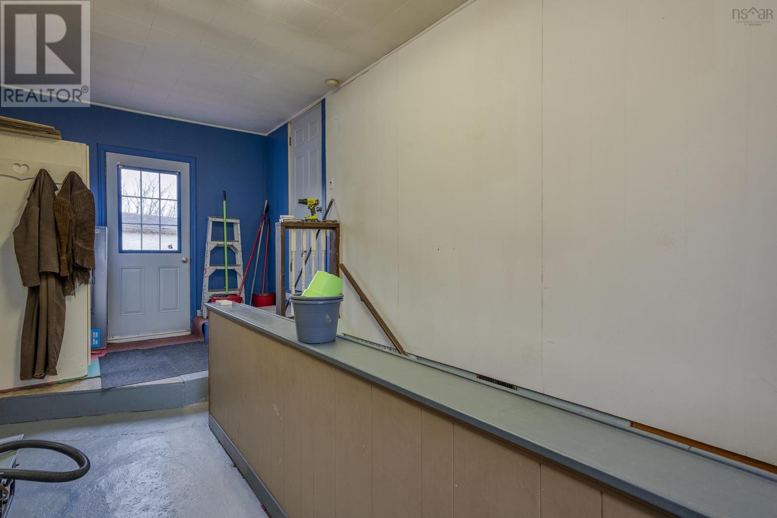 10014 221 HIGHWAY - 19