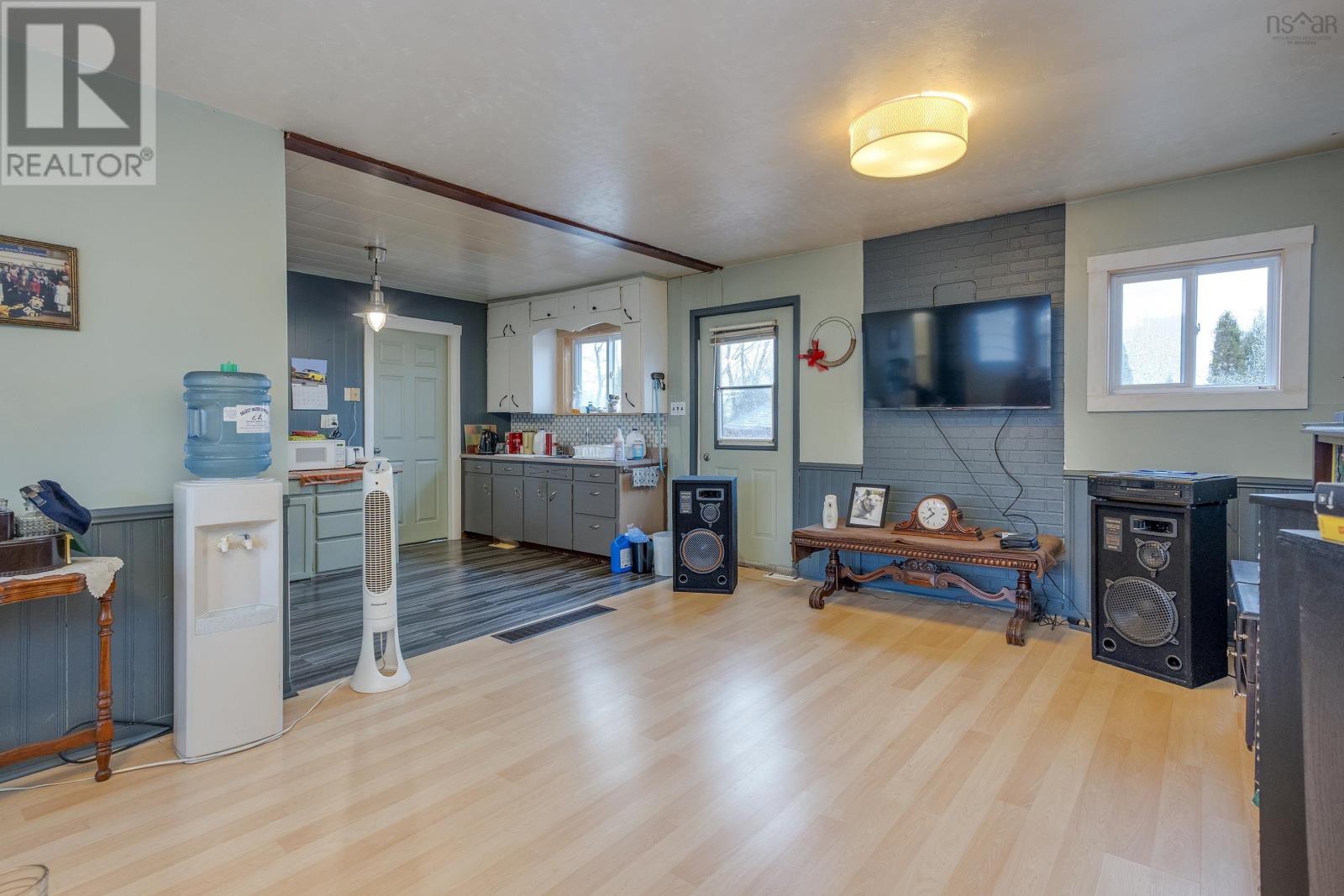 10014 221 HIGHWAY - 8