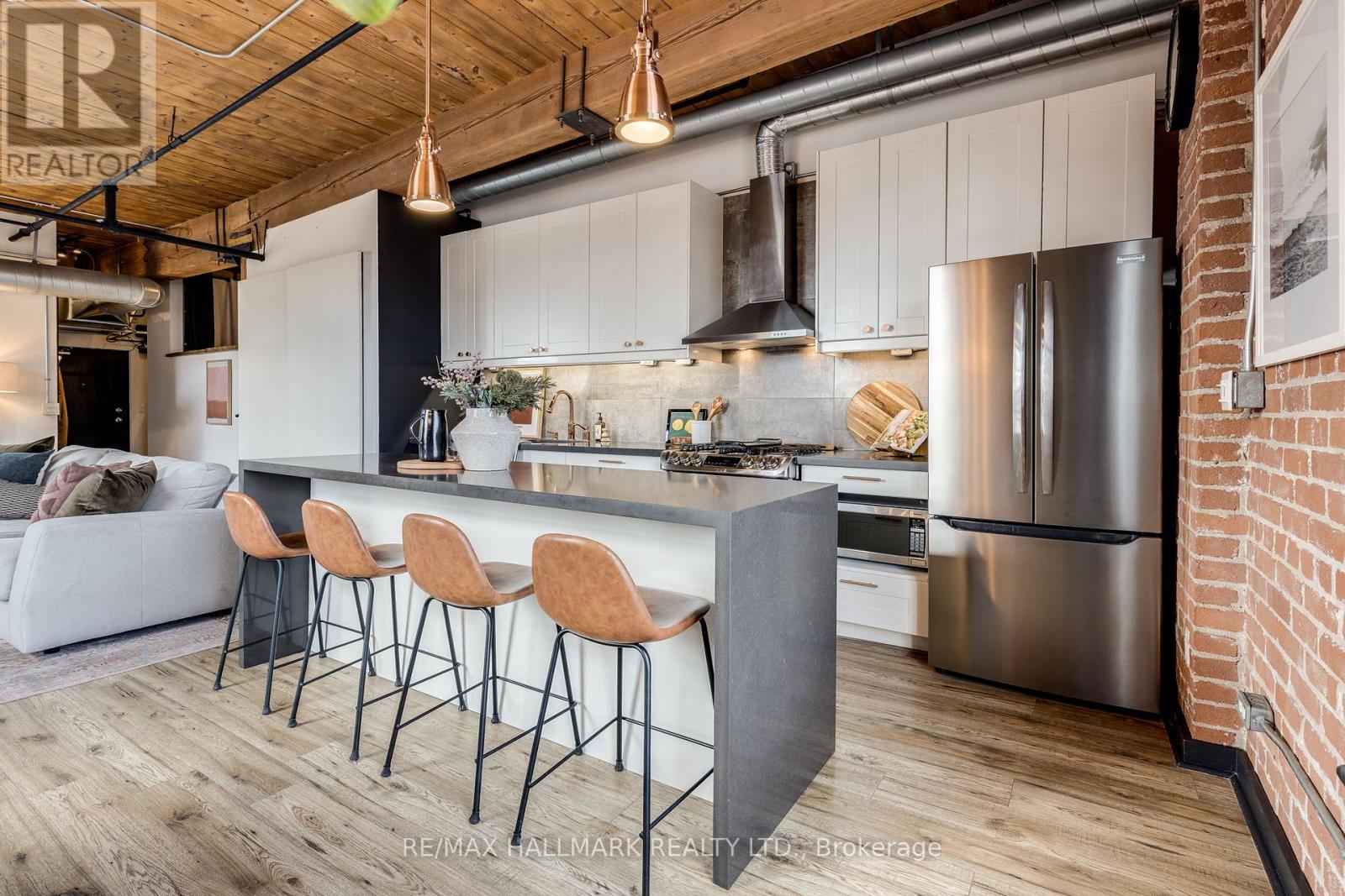 406 - 426 QUEEN STREET E