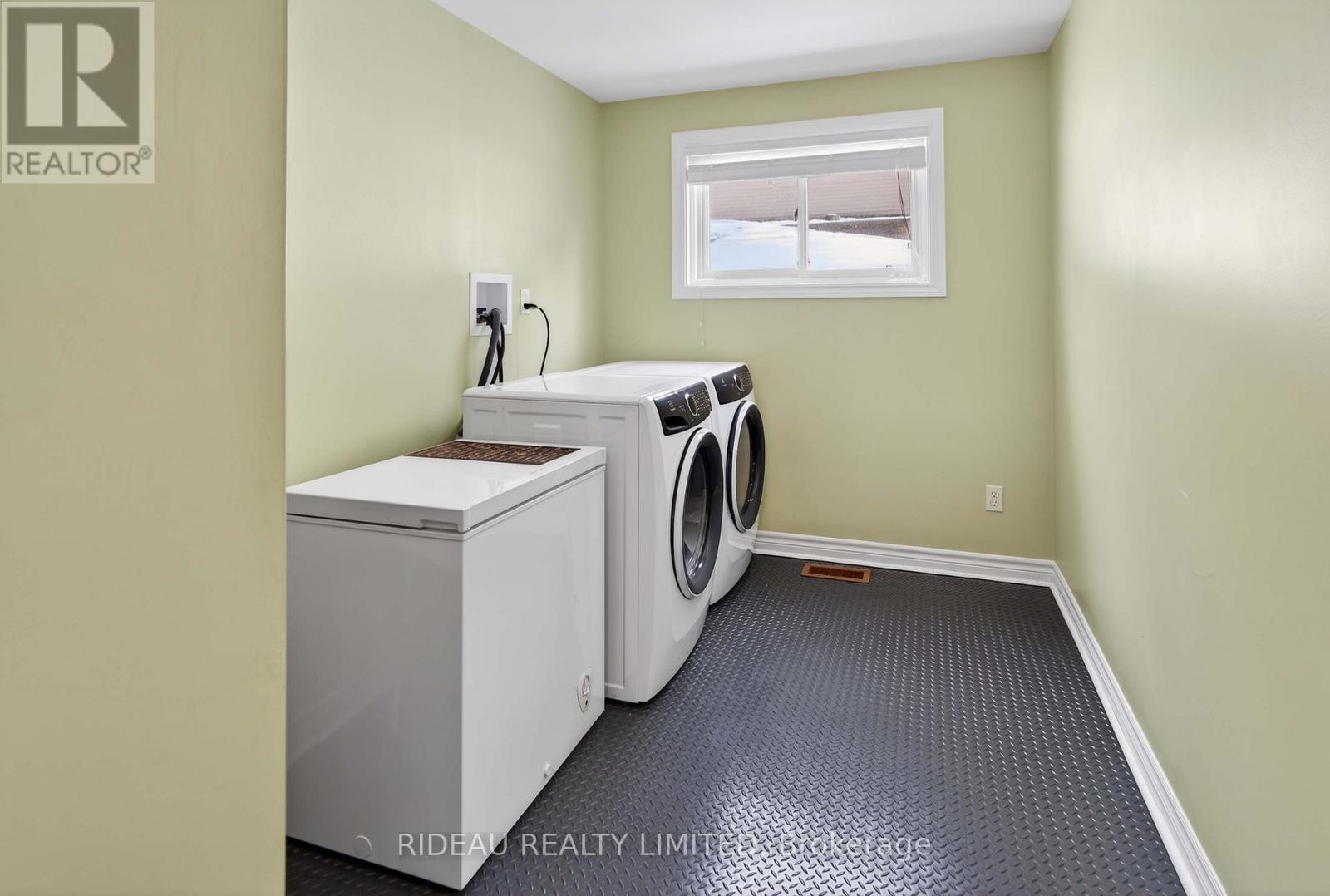 Laundry but previously used to be 3rd bedroom