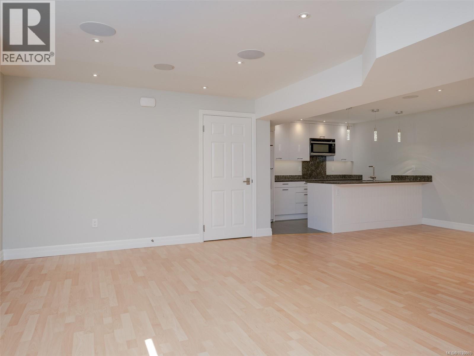  3977 Lexington Avenue, Saanich