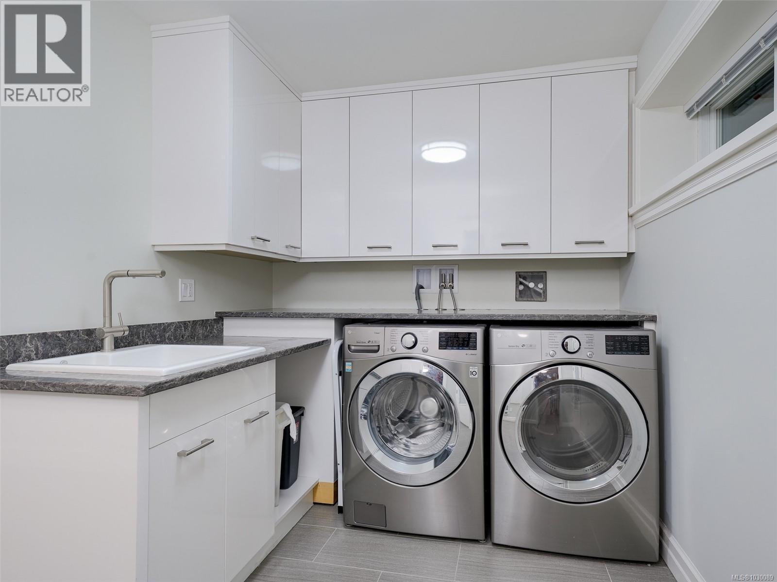  3977 Lexington Avenue, Saanich