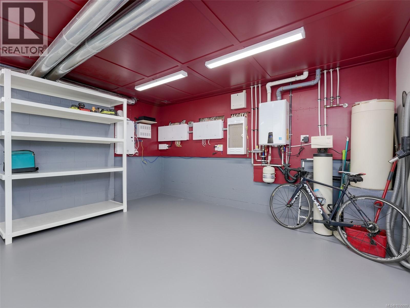  3977 Lexington Avenue, Saanich