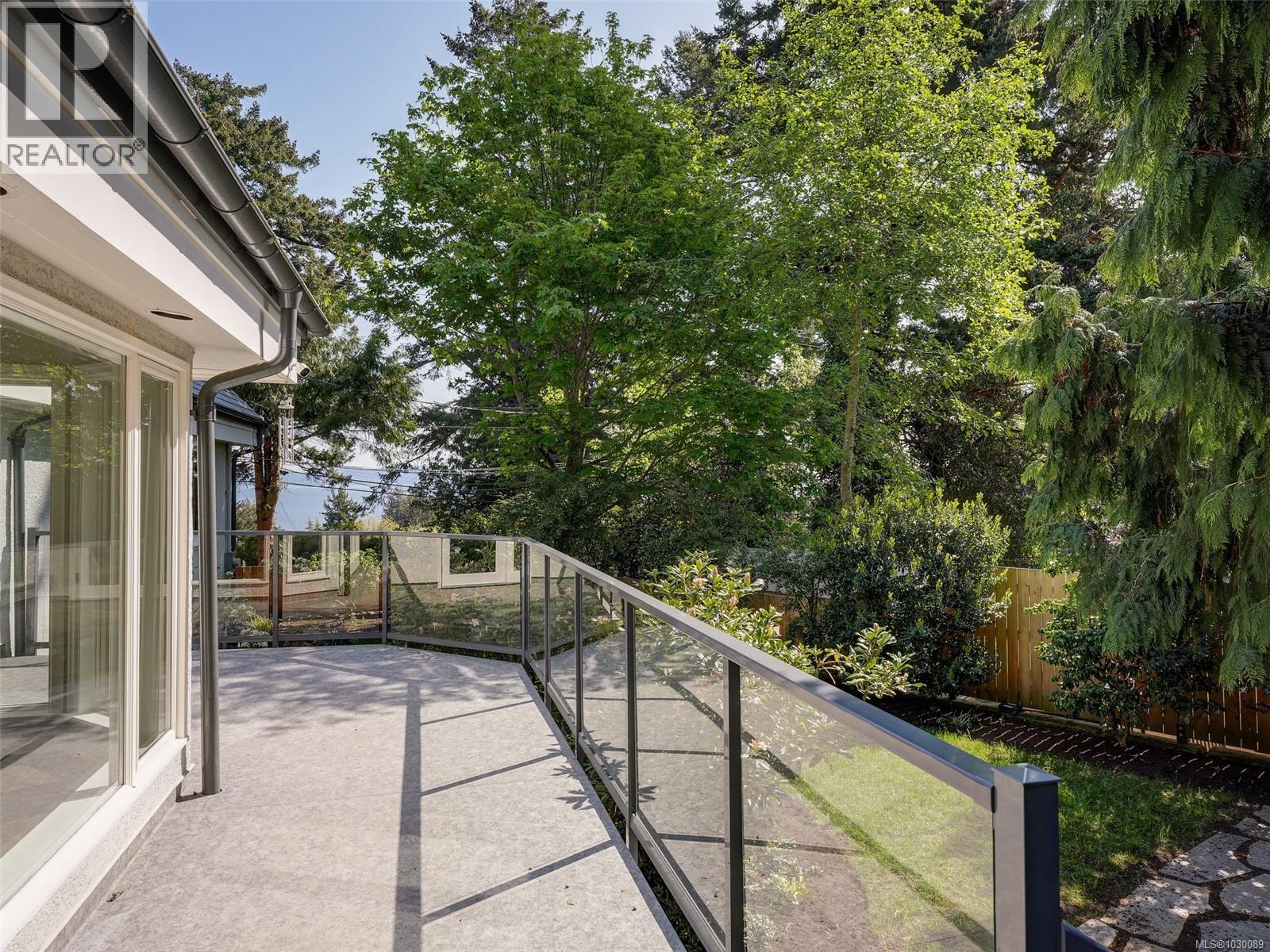  3977 Lexington Avenue, Saanich