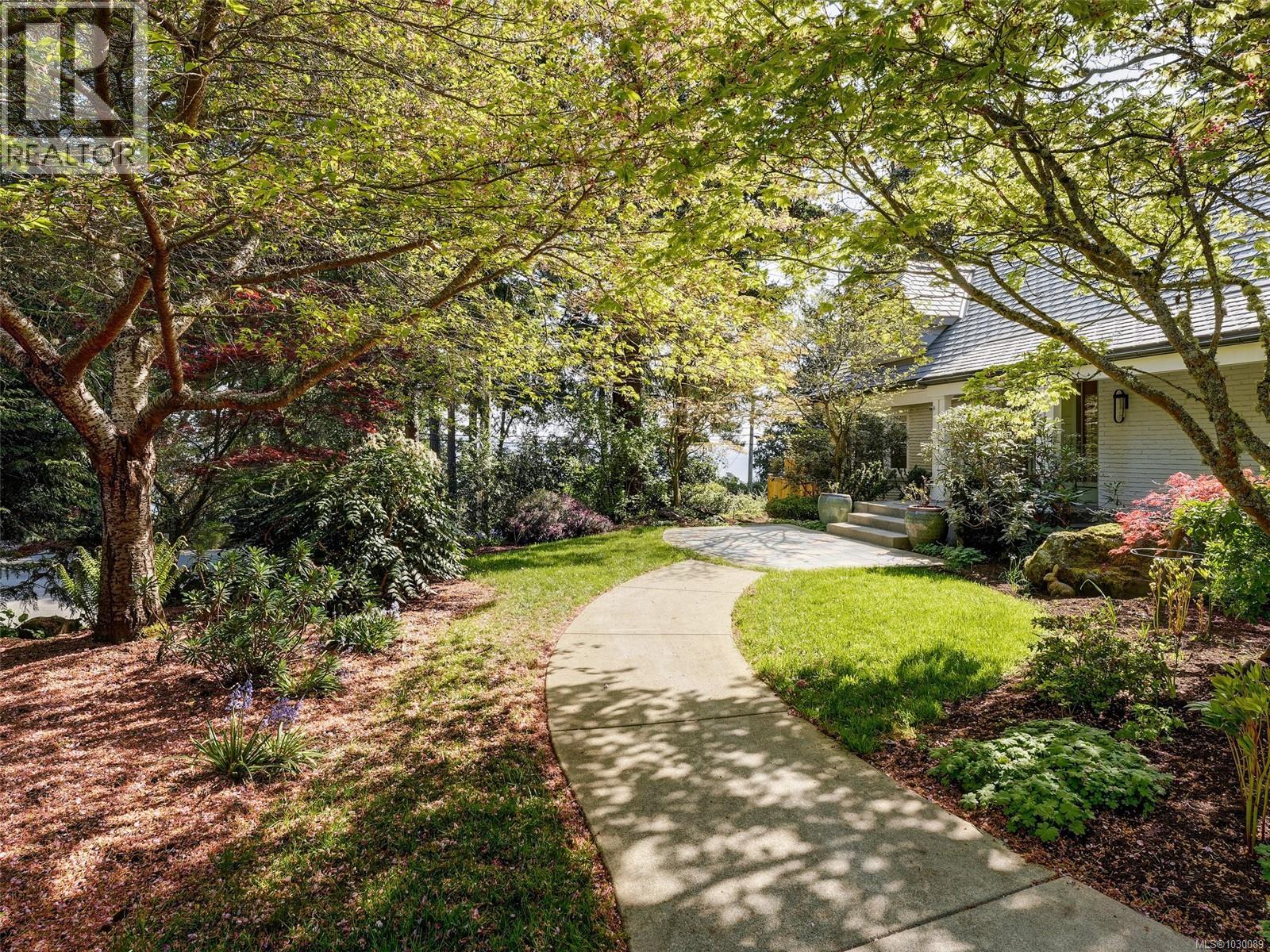  3977 Lexington Avenue, Saanich