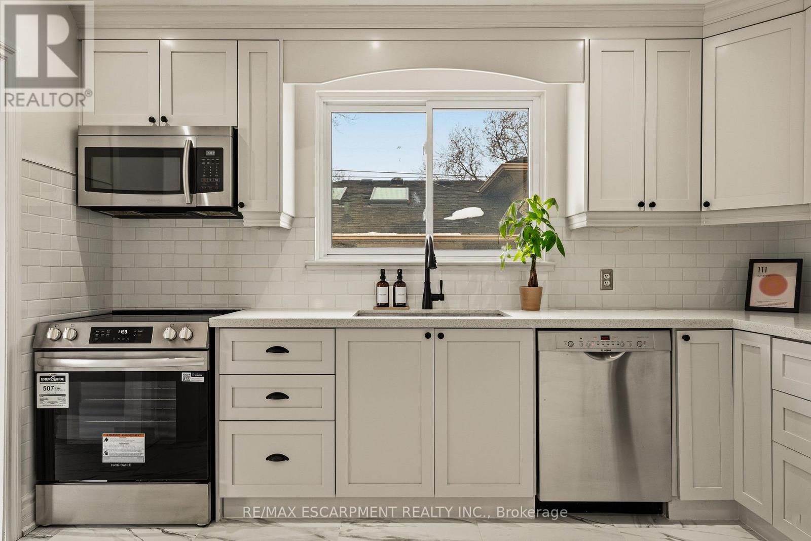 777 HILLCREST ROAD,Pickering (West Shore),,