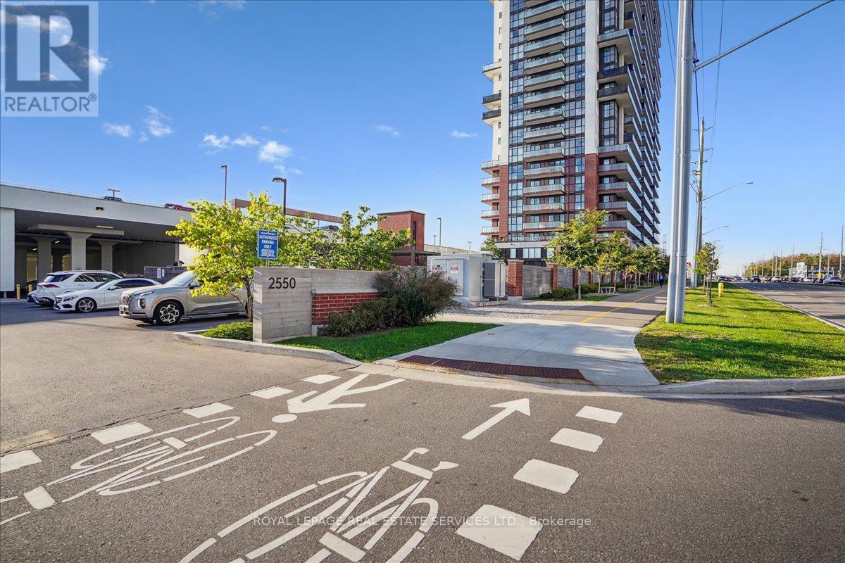 1012 - 2550 SIMCOE STREET N