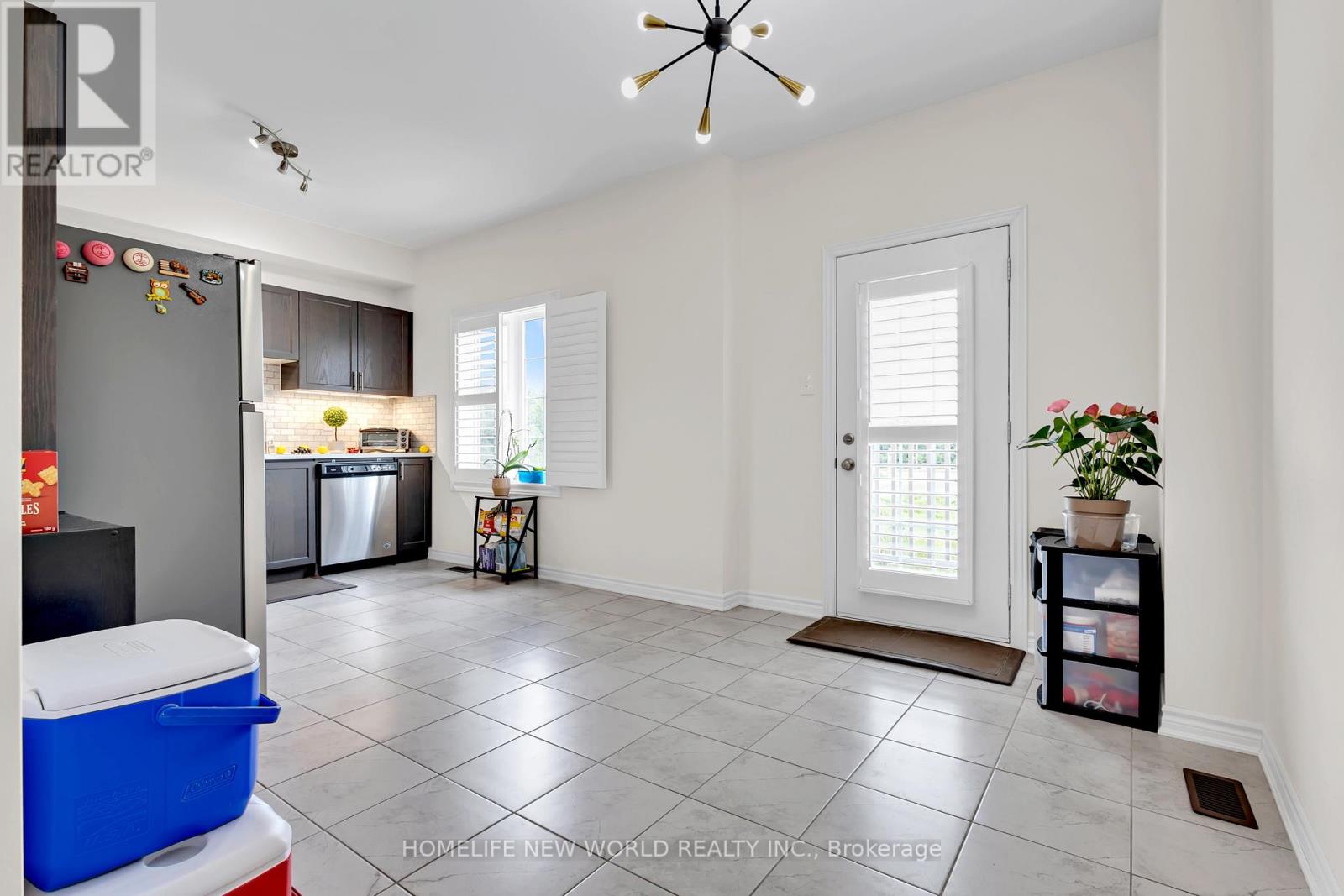 #71 88 DECORSO DRIVE - 20