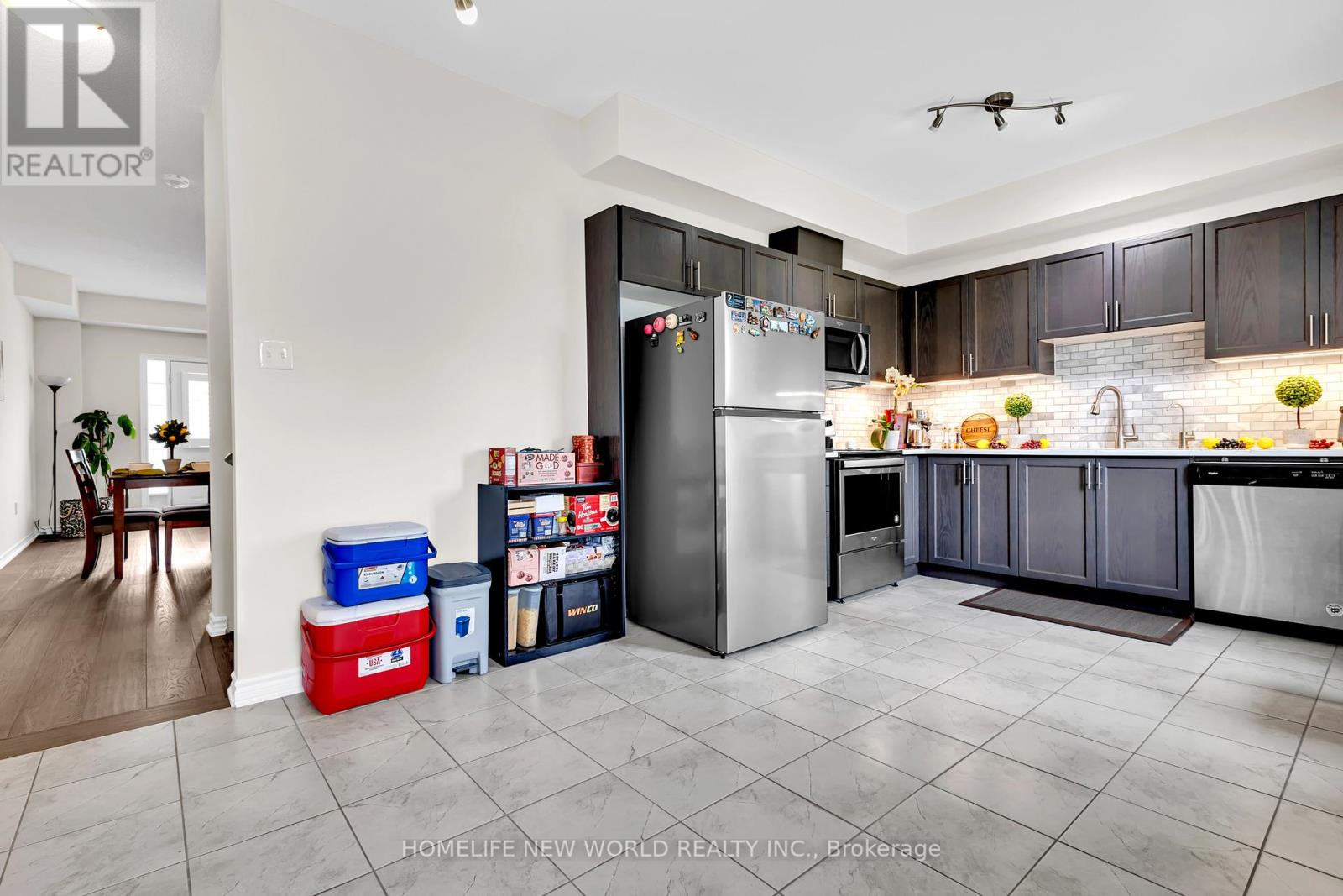 #71 88 DECORSO DRIVE - 21