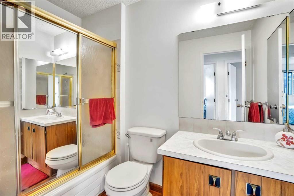 Single Family House 4 Level for Sale in  Falshire Close NE Falconridge Calgary 