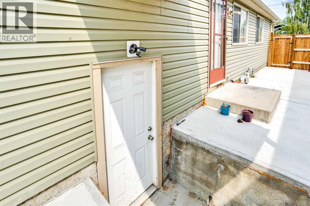 Single Family House 4 Level for Sale in  Falshire Close NE Falconridge Calgary 