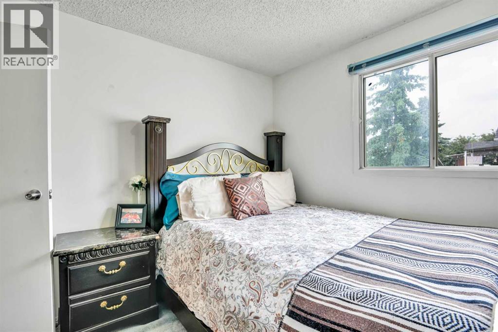 Single Family House 4 Level for Sale in  Falshire Close NE Falconridge Calgary 