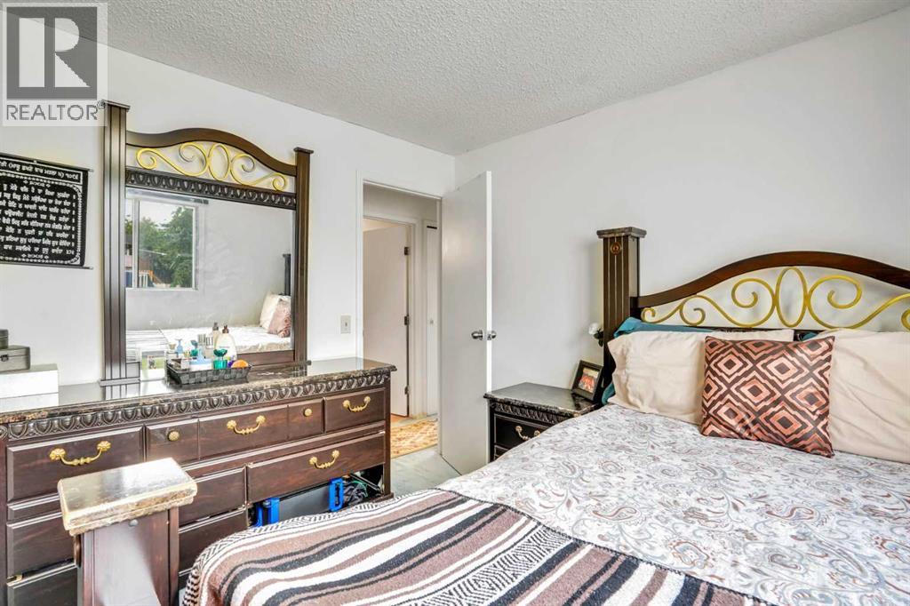 Single Family House 4 Level for Sale in  Falshire Close NE Falconridge Calgary 