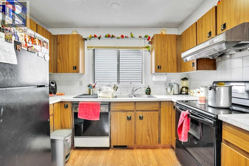 Single Family House 4 Level for Sale in  Falshire Close NE Falconridge Calgary 