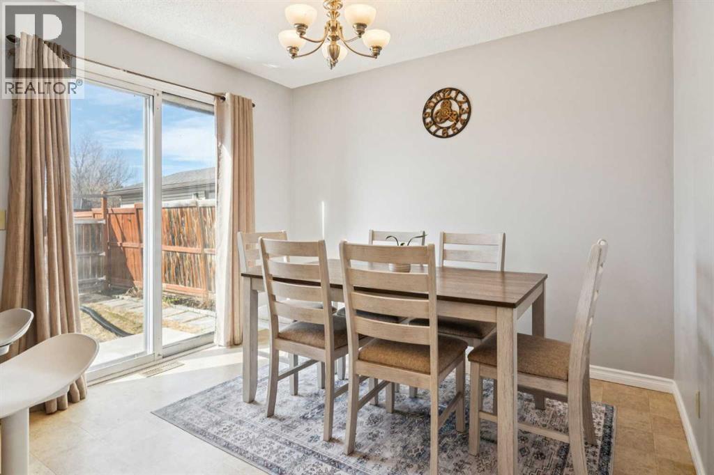 Single Family House for Sale in  Rundlehorn Drive NE Pineridge Calgary 