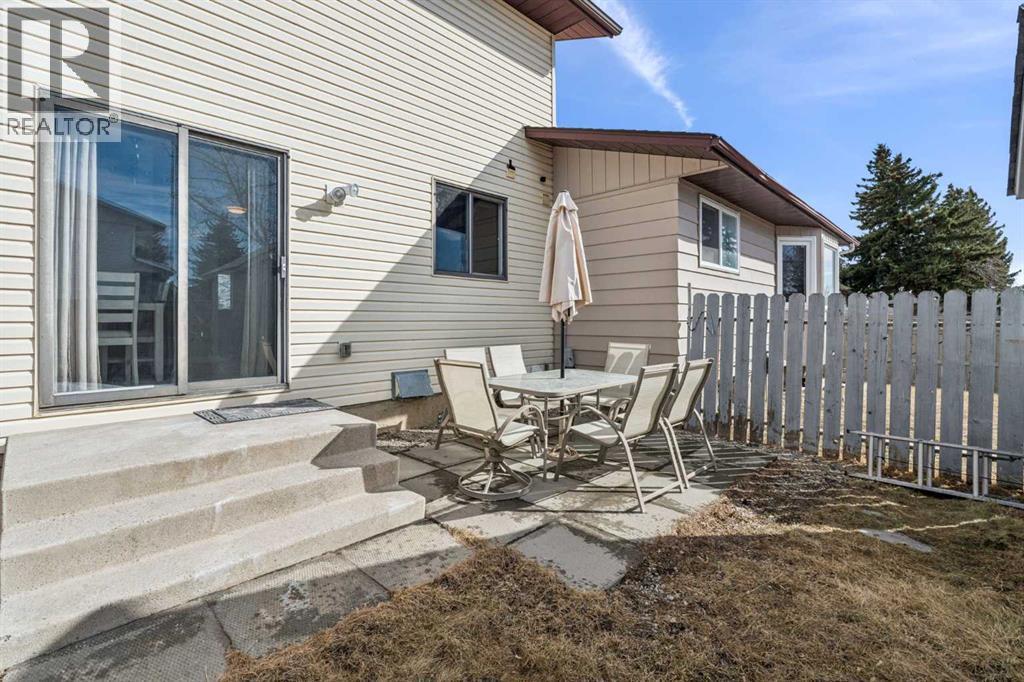 Single Family House for Sale in  Rundlehorn Drive NE Pineridge Calgary 