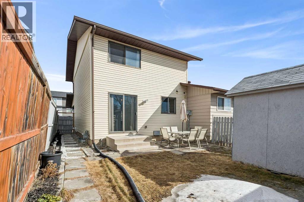 Single Family House for Sale in  Rundlehorn Drive NE Pineridge Calgary 