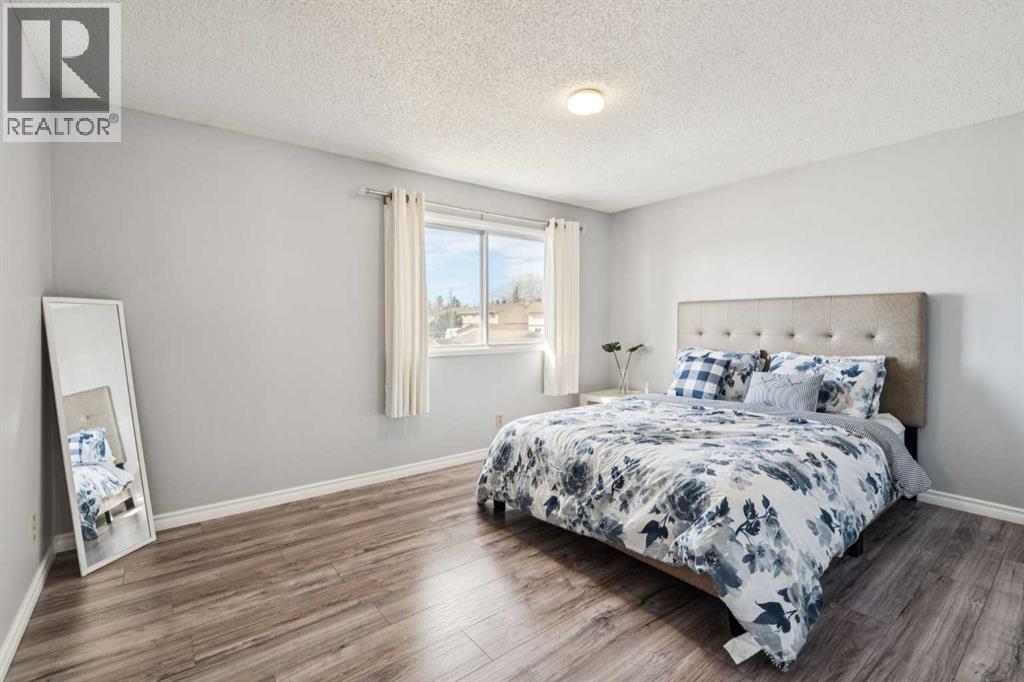 Single Family House for Sale in  Rundlehorn Drive NE Pineridge Calgary 