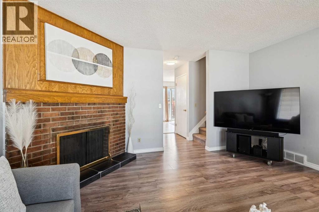 Single Family House for Sale in  Rundlehorn Drive NE Pineridge Calgary 