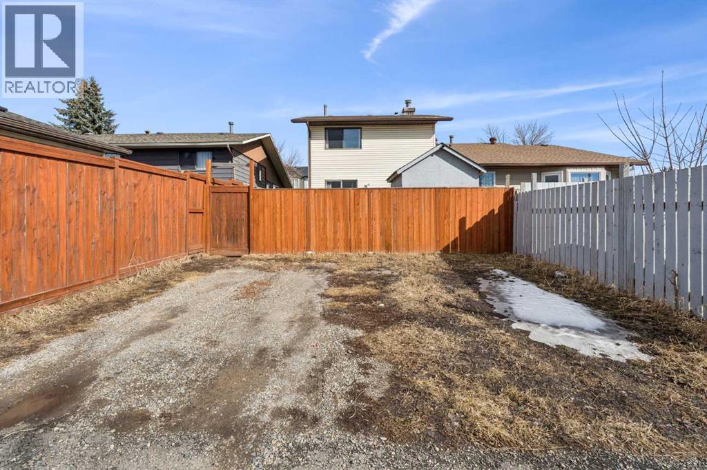 Single Family House for Sale in  Rundlehorn Drive NE Pineridge Calgary 