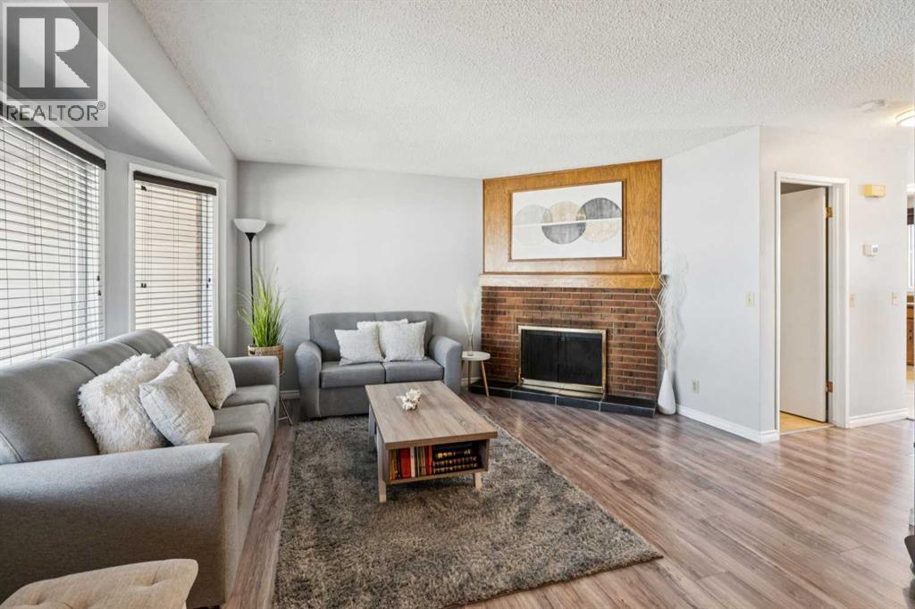 Single Family House for Sale in  Rundlehorn Drive NE Pineridge Calgary 