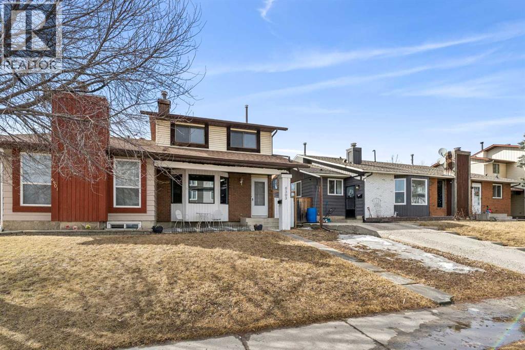 Single Family House for Sale in  Rundlehorn Drive NE Pineridge Calgary 