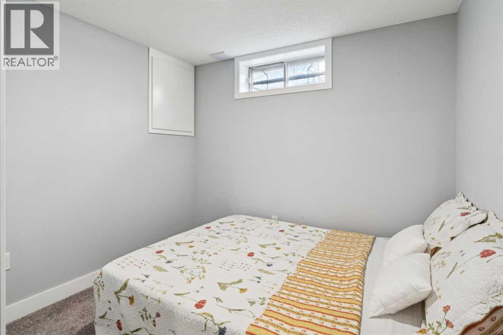 Single Family House for Sale in  Rundlehorn Drive NE Pineridge Calgary 