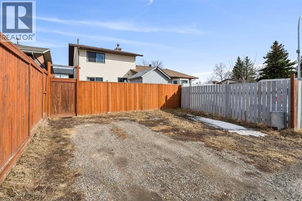 Single Family House for Sale in  Rundlehorn Drive NE Pineridge Calgary 