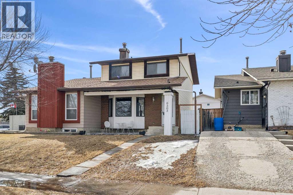 Single Family House for Sale in  Rundlehorn Drive NE Pineridge Calgary 