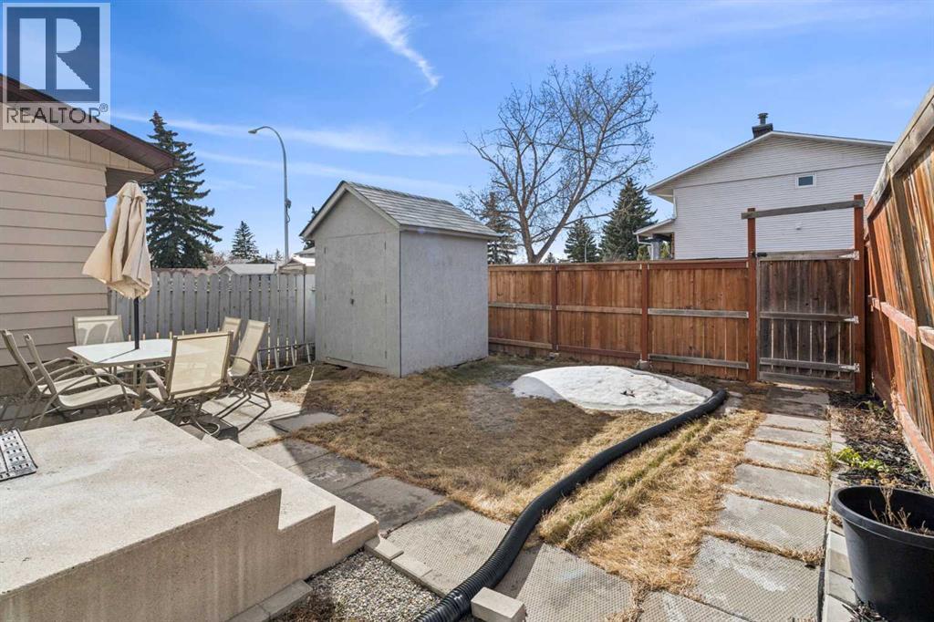 Single Family House for Sale in  Rundlehorn Drive NE Pineridge Calgary 