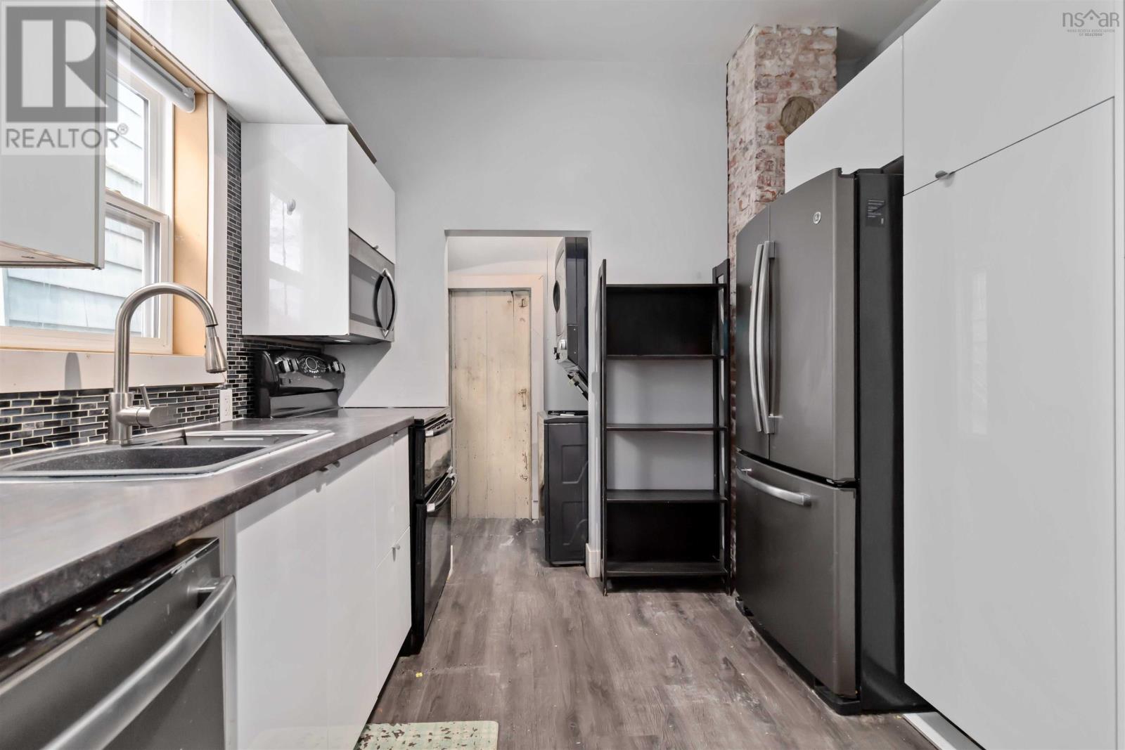 Property 10 of 41 of 102 King Street