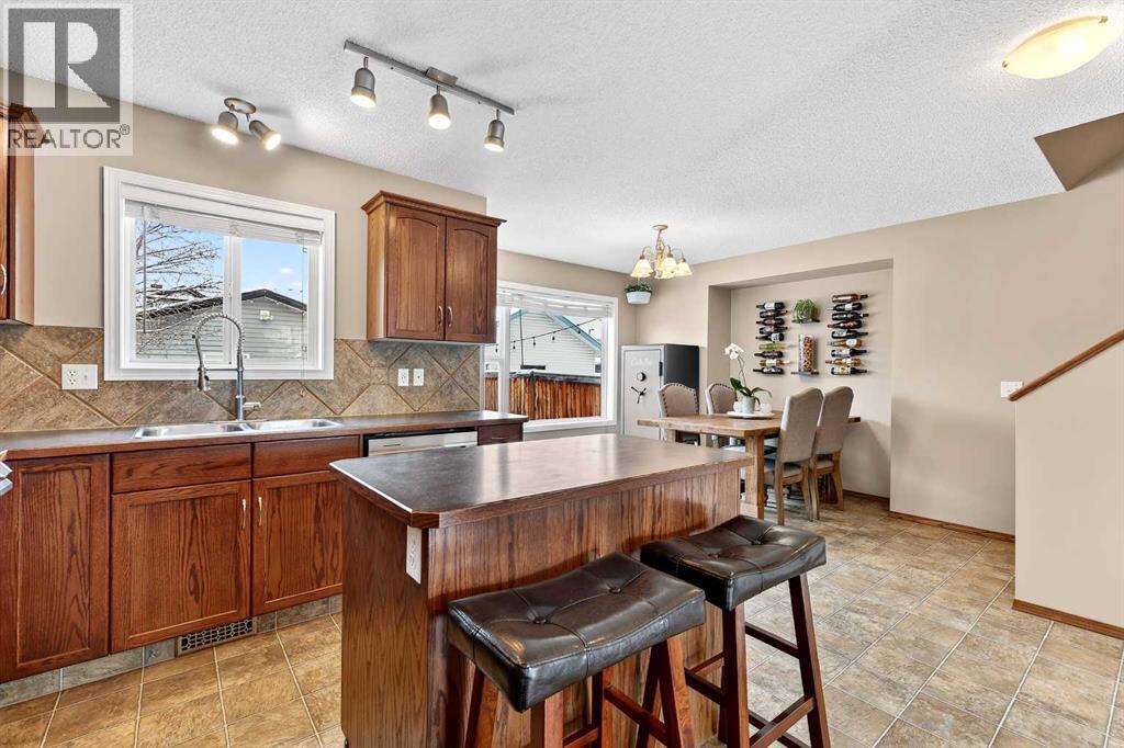 Single Family House for Sale in  Everridge Way SW Evergreen Calgary 