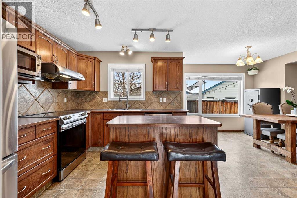 Single Family House for Sale in  Everridge Way SW Evergreen Calgary 