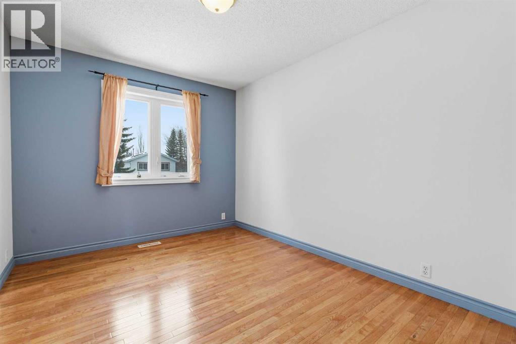 Single Family House for Sale in  Mt Cornwall Circle SE McKenzie Lake Calgary 