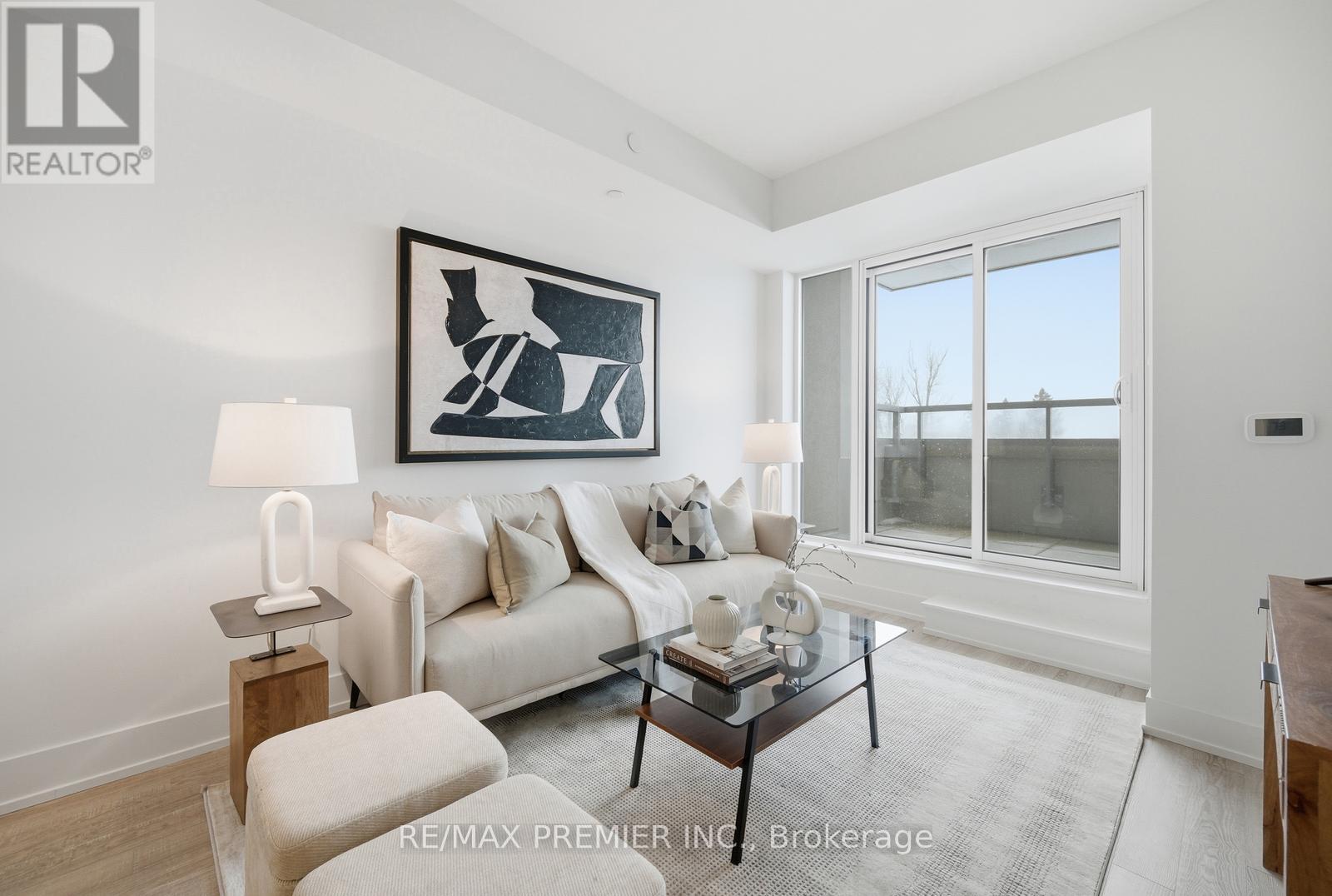 435 - 2075 KING ROAD