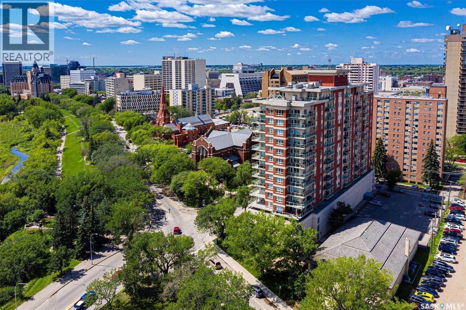 702 902 Spadina CRESCENT E