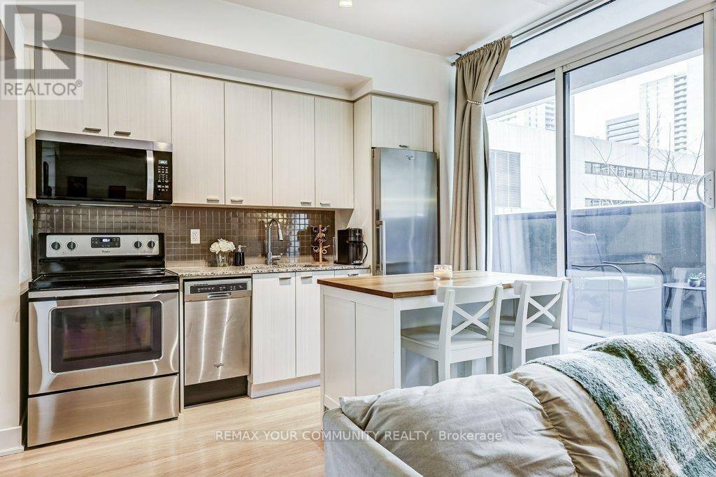 #210 88 SHEPPARD AVENUE E - 14