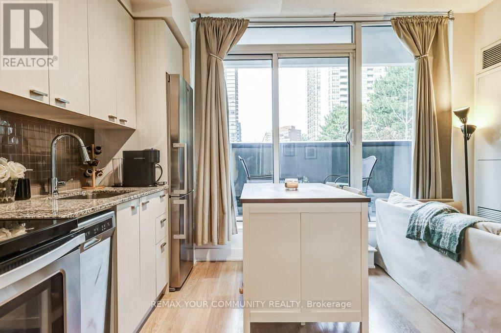 #210 88 SHEPPARD AVENUE E - 13