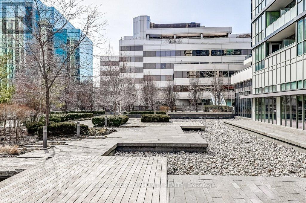 #210 88 SHEPPARD AVENUE E - 23